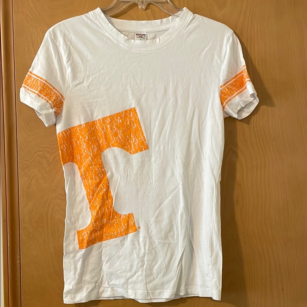 White & Orange Fitted Graphic Short Sleeve Tee